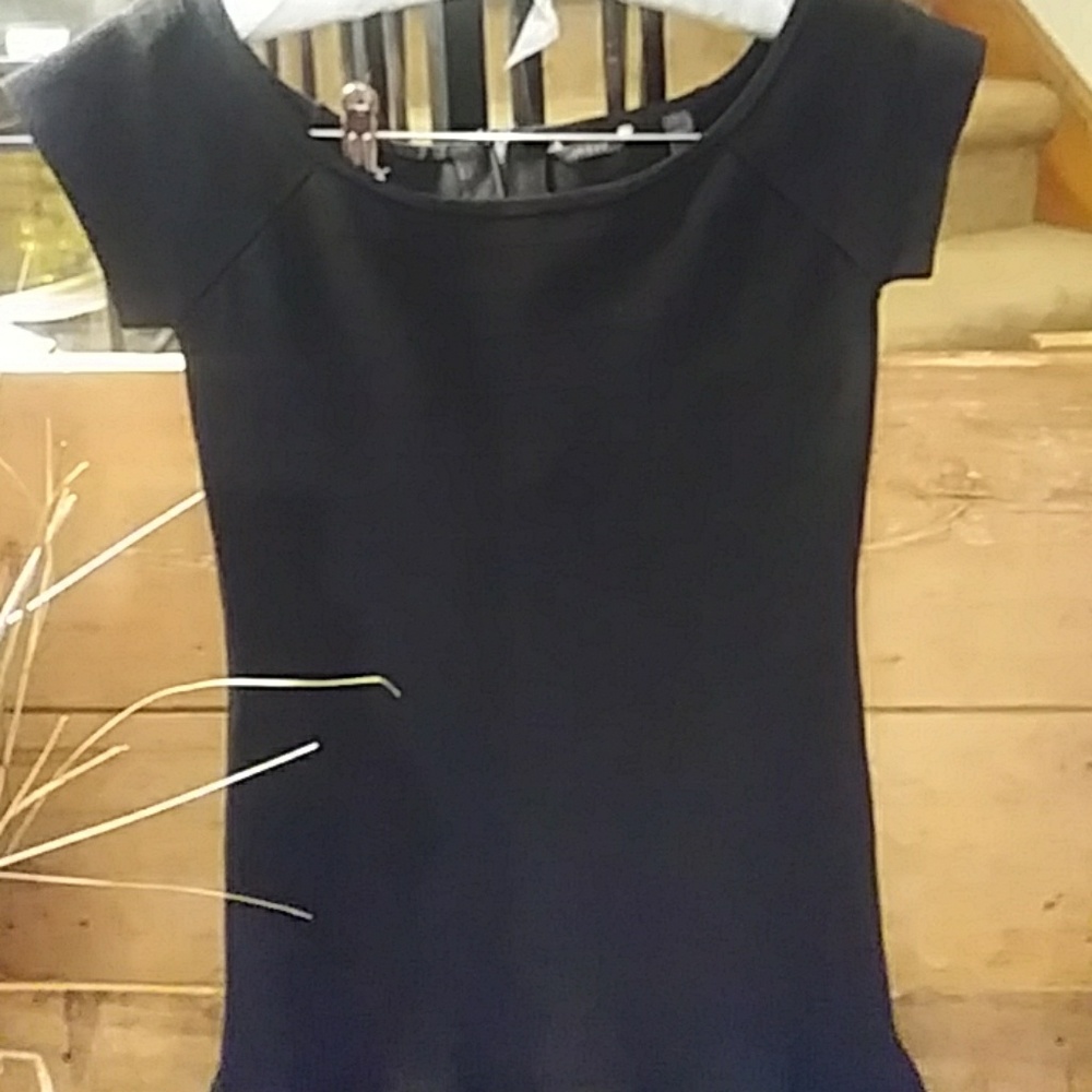 Girls gorgeous black dress by GUESS - Picture 3 of 4